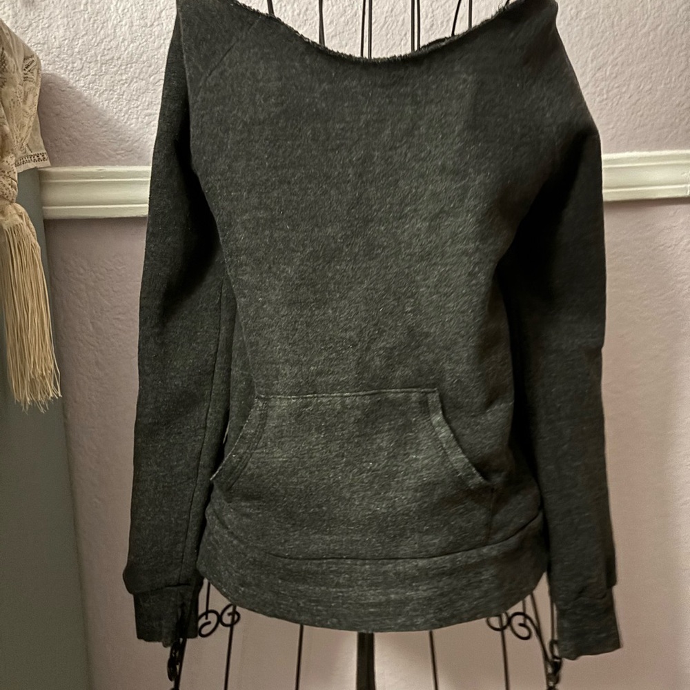 Women’s Grey Off-The Shoulder Old Camp Peach Pecan Whiskey Sweatshirt Size Small